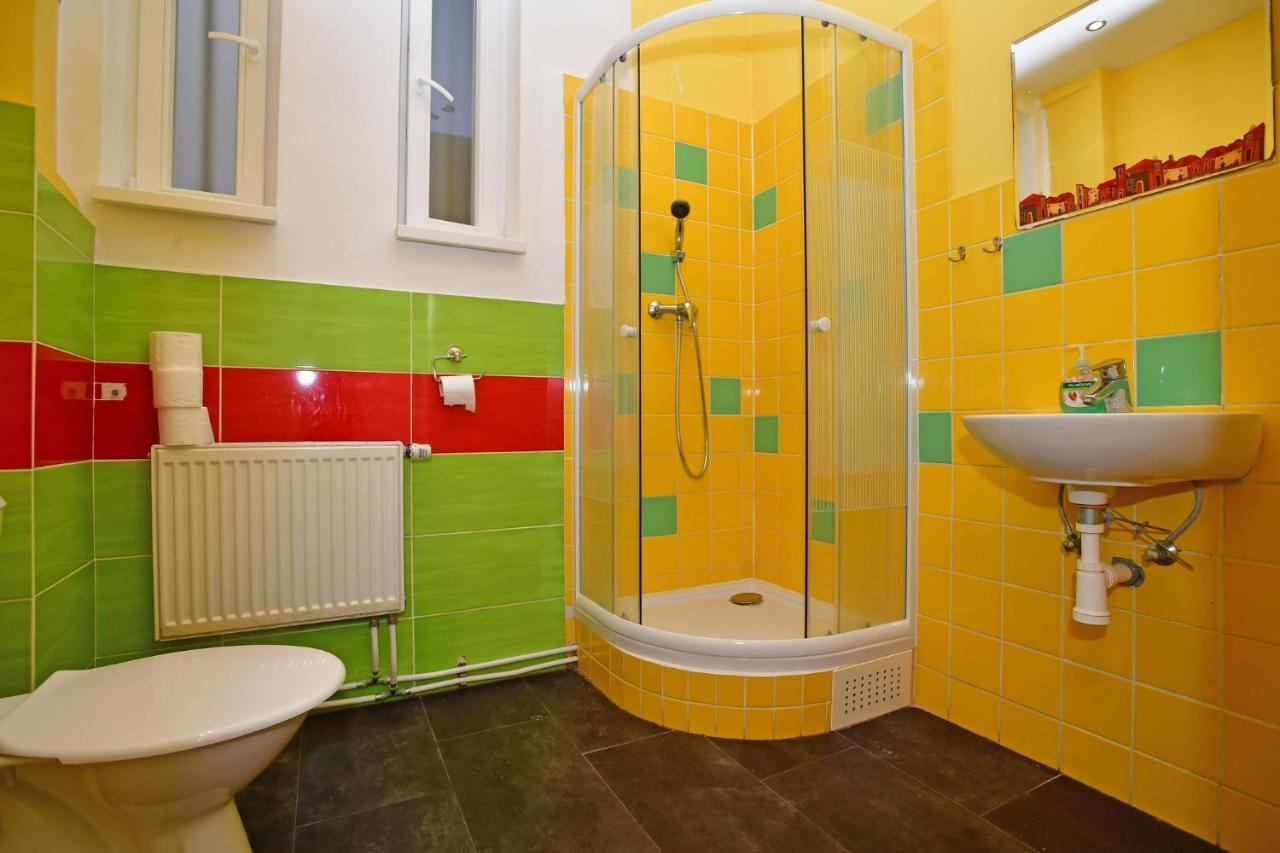 Benedikt City Center Hostel Praga Esterno foto