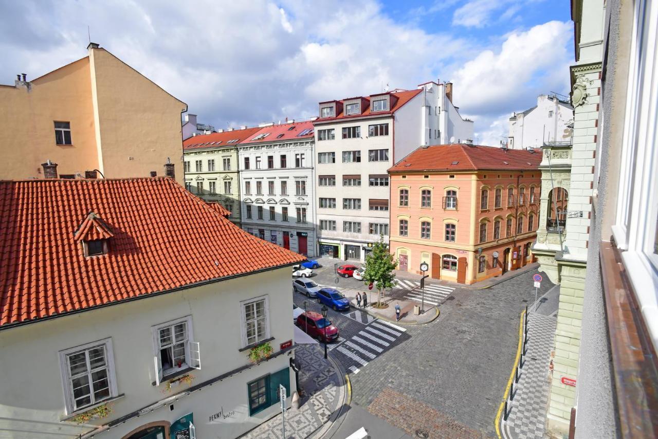 Benedikt City Center Hostel Praga Esterno foto