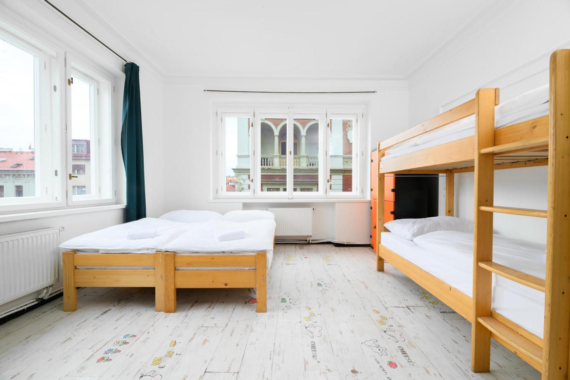 Benedikt City Center Hostel Praga Esterno foto