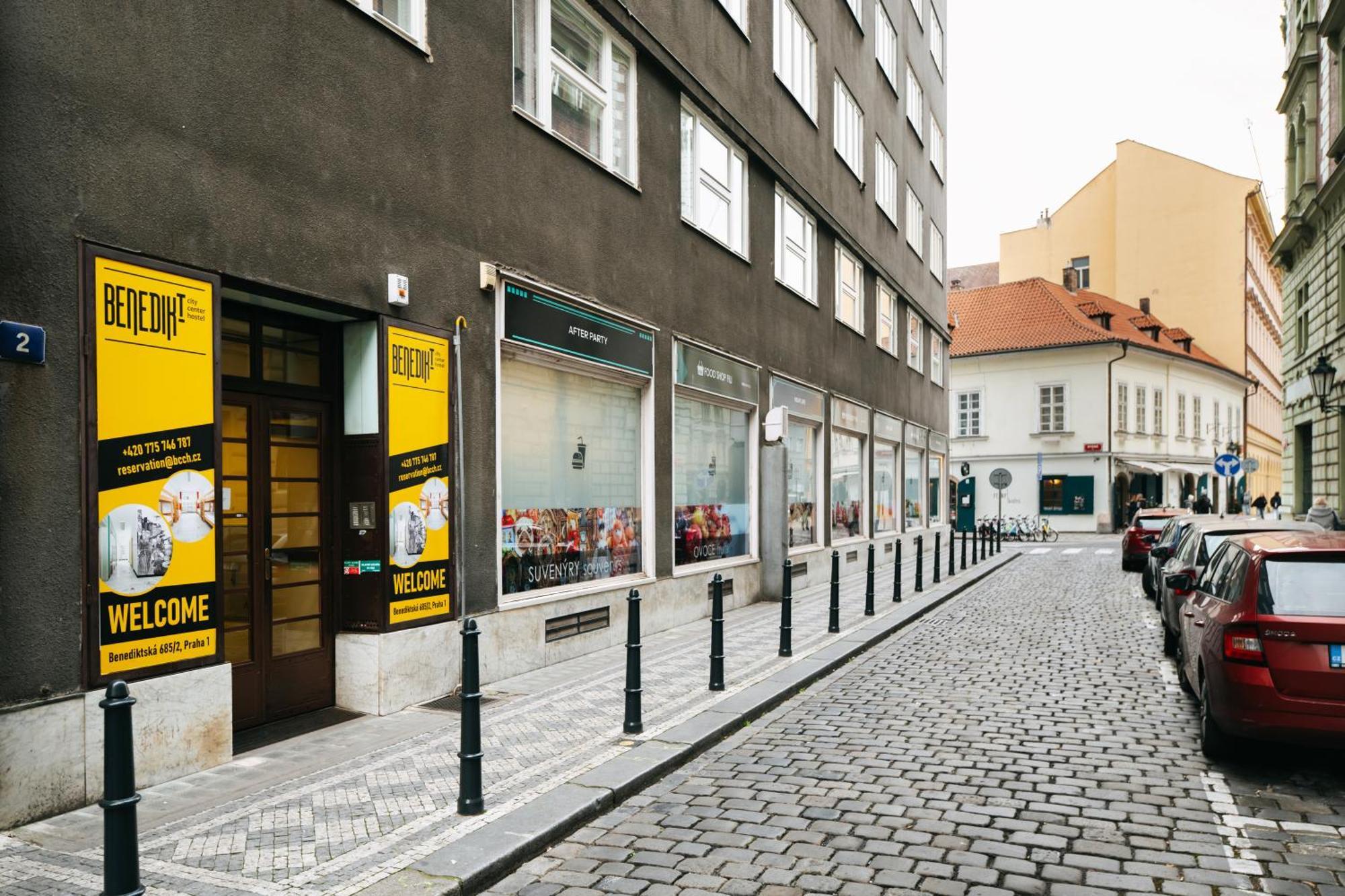 Benedikt City Center Hostel Praga Esterno foto
