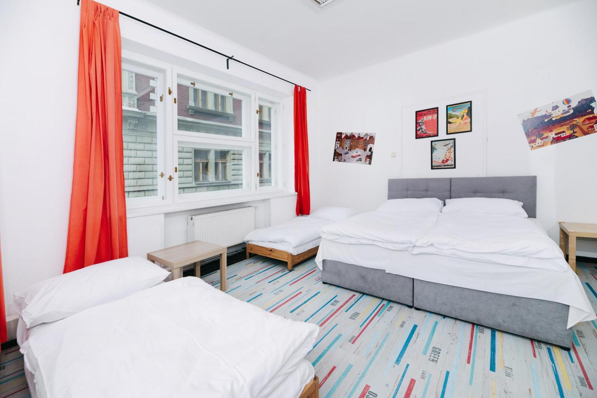 Benedikt City Center Hostel Praga Esterno foto